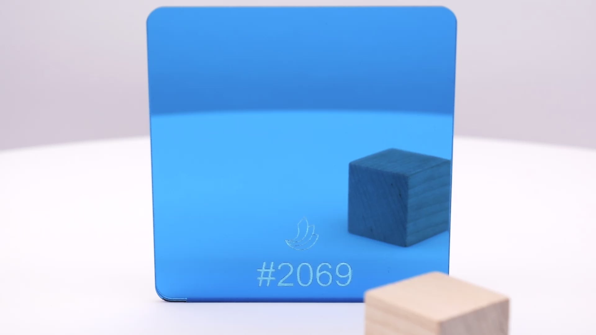Hoja acrílica #2069 de espejo azul cielo de 1/8"