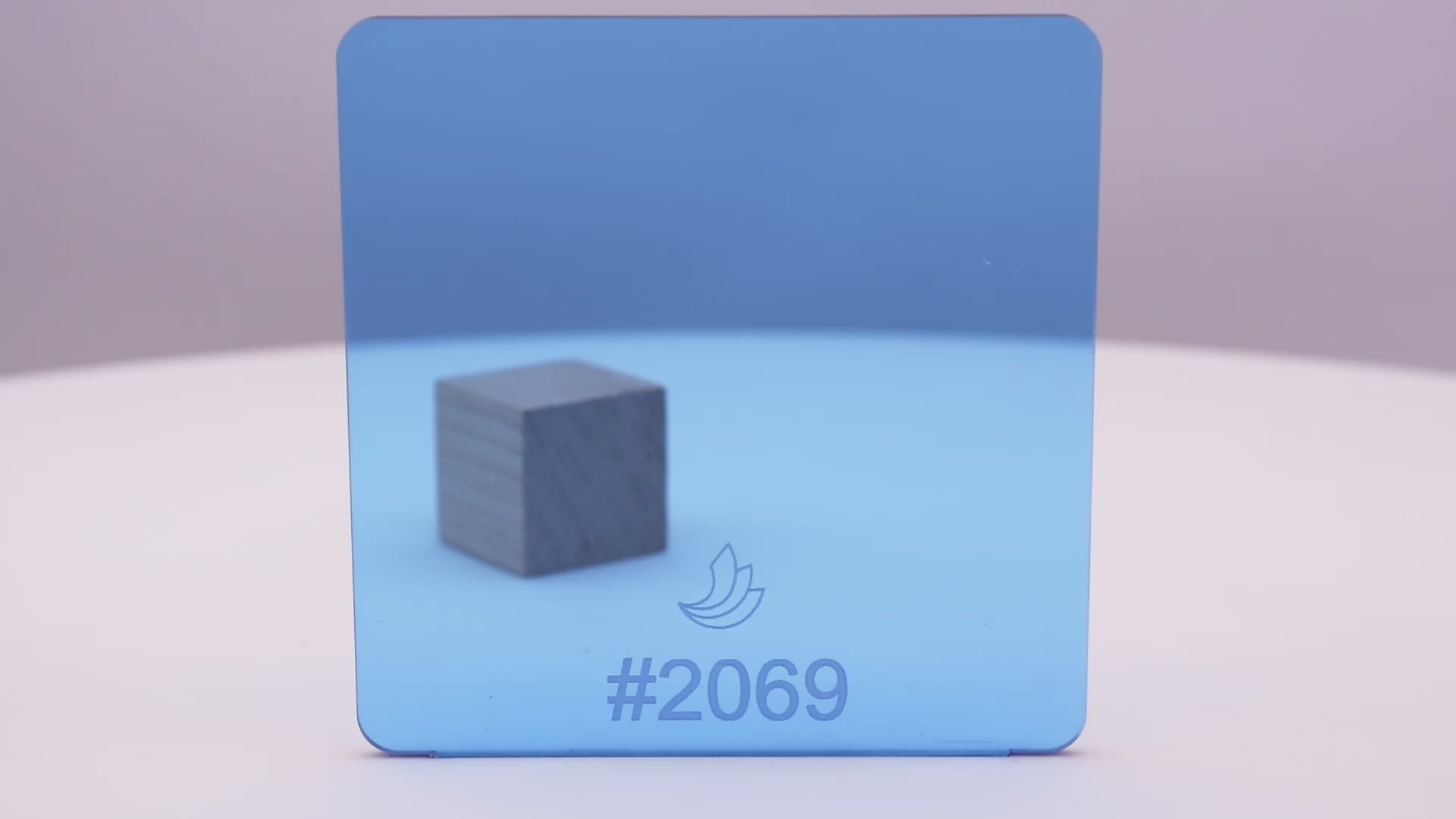Hoja acrílica #2069 transparente azul claro de 1/8"